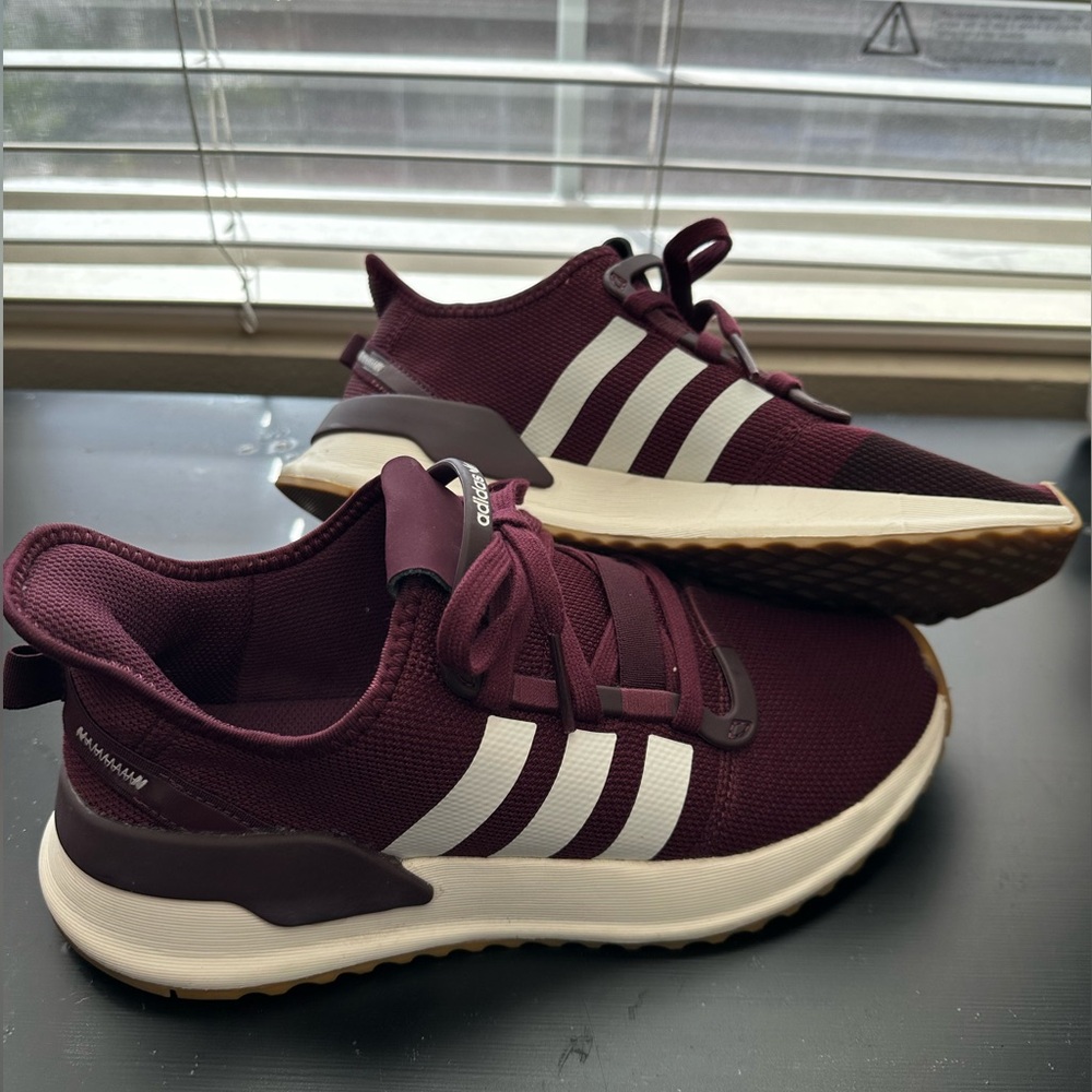 Adidas runner shoe men’s 7, women’s 8.5 ultraboost